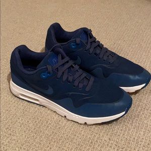 Nike air women’s navy blue